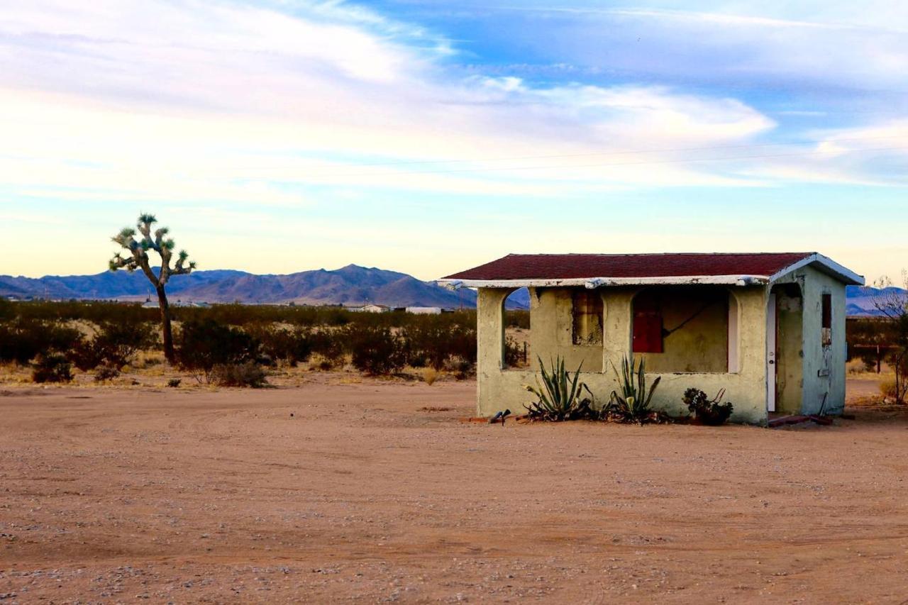 Willa The Farmhouse Retreat: 5 Acres, Hot Tub, Sleeps 10, Ac Joshua Tree Zewnętrze zdjęcie