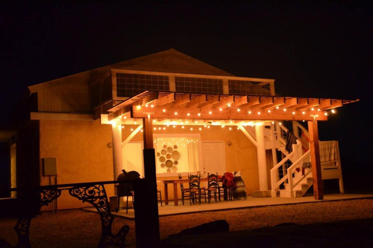 Willa The Farmhouse Retreat: 5 Acres, Hot Tub, Sleeps 10, Ac Joshua Tree Zewnętrze zdjęcie