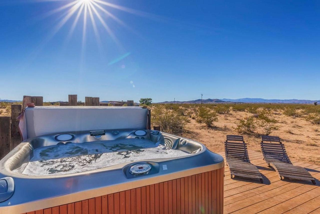 Willa The Farmhouse Retreat: 5 Acres, Hot Tub, Sleeps 10, Ac Joshua Tree Zewnętrze zdjęcie