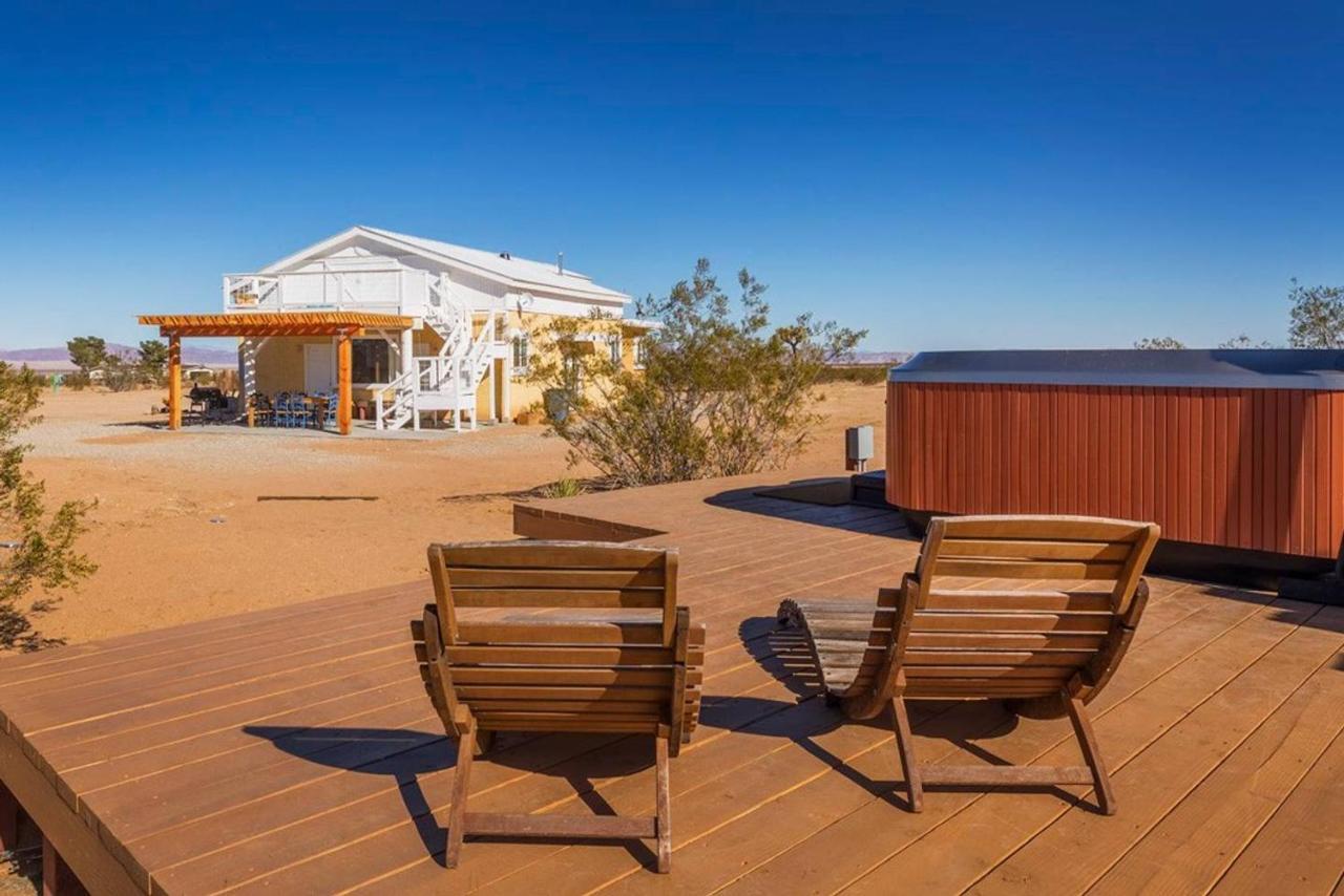 Willa The Farmhouse Retreat: 5 Acres, Hot Tub, Sleeps 10, Ac Joshua Tree Zewnętrze zdjęcie